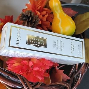 ⭐️ Skin & Co truffle therapy Radiant dew